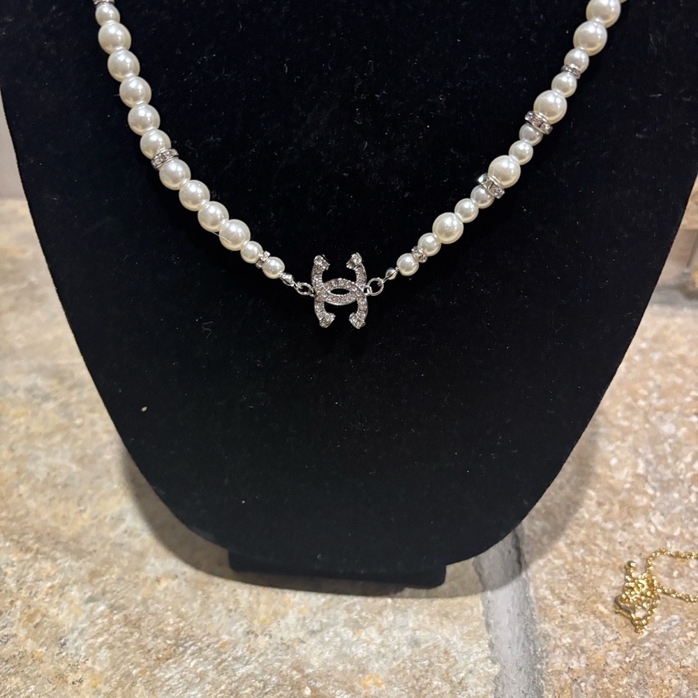 Elegant Pearl Necklace with Silver CC accent charms - Picture 3 of 7
